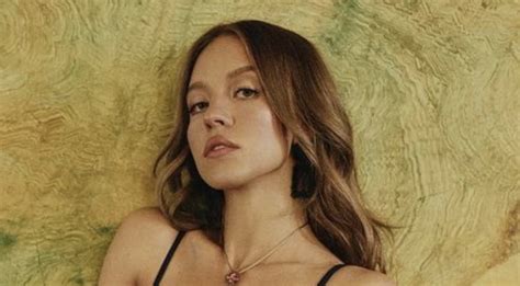 Sydney Sweeney Showcases Her Massive Boobs In A Black Lingerie Photos Page 3 Of 7