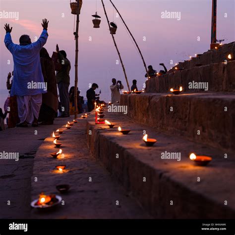 Varanasi India Circa November 2018 People Worshiping During A