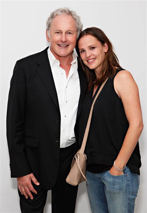 Jennifer Garner S Alias Costar And Onscreen Dad Victor Garber Celebrities In Other