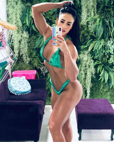 Gabriela Tavares Hot Female Bodybuilder And Social Media Star