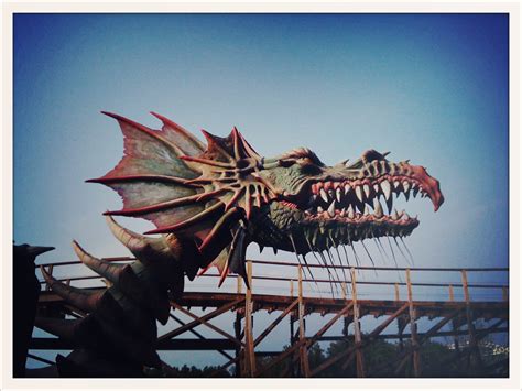 De banen vanaf de vliegende hollander. MaandagDaandag: Joris en de Draak - Efteling