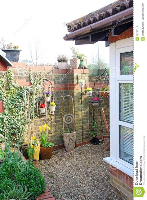Small Cottage Courtyard Garden Stock Image Image Of