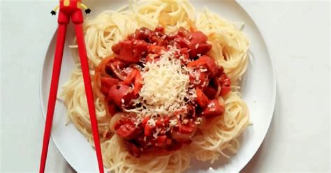 Kemudian siapkan wajan, panaskan minyak goreng, lalu masukan bawang putih, daun seledri dan spaghetti, aduk sampai rata, angkat sisihkan. 144 resep saus bolognese la fonte enak dan sederhana - Cookpad