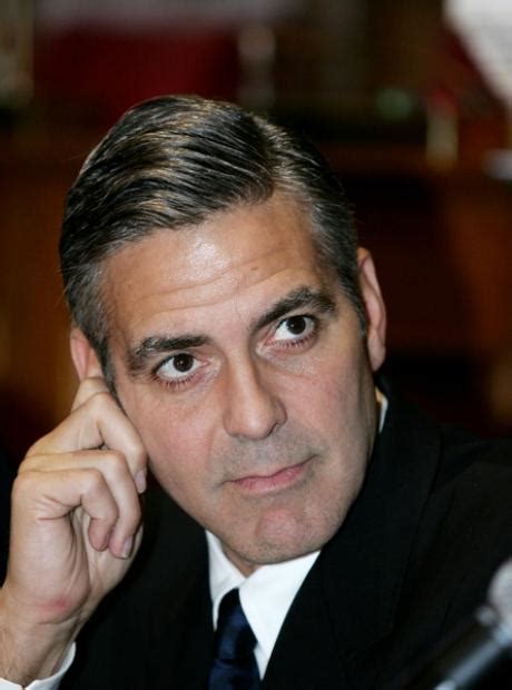 Beaucoup de gens nient la zoophilie. George Clooney cherche à entrer en contact avec son cochon ...