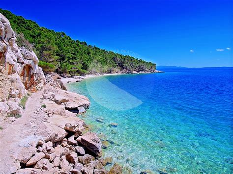 It controls most land routes from western europe to the aegean sea, and the turkish straits. MAKARSKA - Ramova