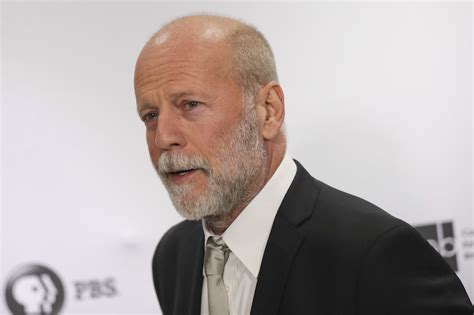 Bruce willis attends the new york friars' club roast bruce willis on october 17, 1989 at the sheraton centre in new york city : Fake news claims that Bruce Willis says anyone who doesn't like Trump should leave | PunditFact