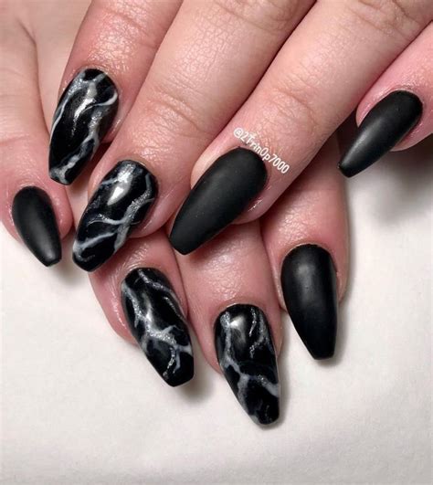55 Trendy Black Marble Nails To Express Your Personality Xuzinuo