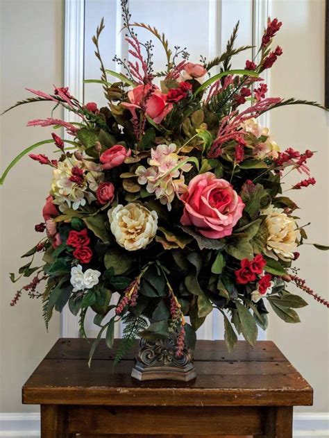 This is one accessorizing idea that really makes a home inviting. Large Elegant Floral Arrangement Dining Room Foyer Entry ...
