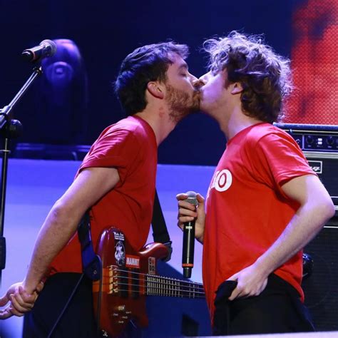A comporre la band sono in un primo momento alberto albi cazzola, lodovico lodo il 2021 per il gruppo è l'anno degli ep solisti dei componenti della band: Lo Stato Sociale, Guidetti: "La stabilità piace a tutti ...
