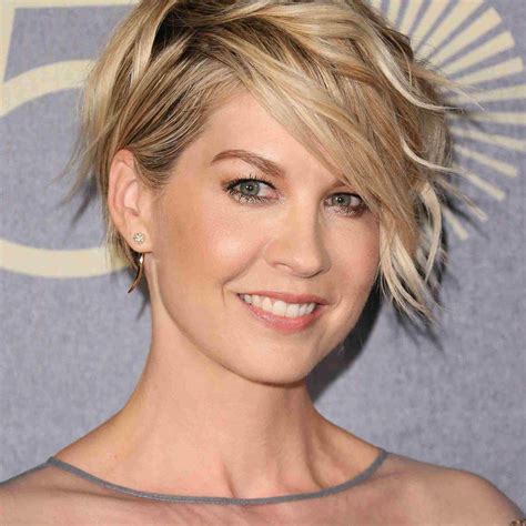 Which Haircut Suits For Oval Face Female The Most Flattering Haircuts