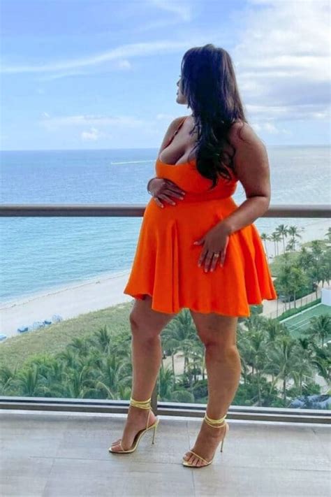 Pregnant Ashley Graham Shows Off Her Growing Belly In Miami