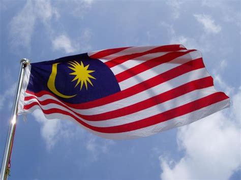 Ia juga lambang dan simbol yang mencerminkan identiti serta kedaulatan negara. Sejarah Bendera Malaysia- Jalur Gemilang