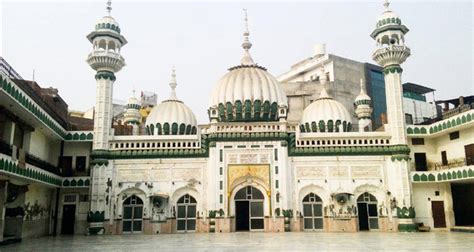 Khairuddin mosque, amritsar besides the above historically important monuments there are many mosques and small dargahs, which are functioning and in good condition in indian punjab. Khairuddin Mosque Amritsar (Entry Fee, Timings, History ...