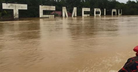 Kesahihan saya sebagai keturunannya telah pun terbukti apabila allahyarham ismail hj ali iaitu cucu kepada tengku panglima hitam duduk di singgah sana istana ytm negeri sembilan tanpa ada sebarang tulah yang berlaku. VIDEO : BANJIR TENGGELAMKAN BANDAR TEMERLOH | PORTAL PAHANGKU
