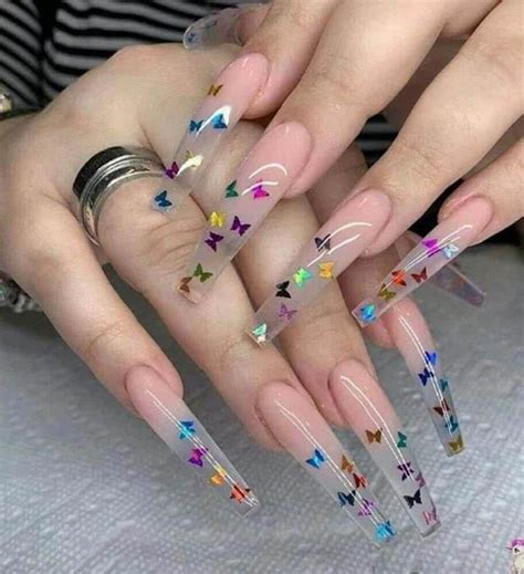 En oficina, uñas blancas 2021 serían más apropiadas. Pin de Alondra Catalina Álvarez en zapatos en 2020 | Uñas ...