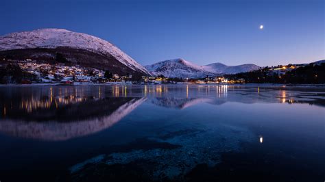 2048x1152 Norway Mountains Evening Lake Cities Night 2048x1152