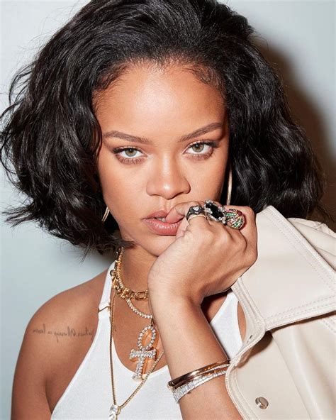 Rihannas New Foundation Tutorial In 2021 Rihanna Hairstyles Rihanna