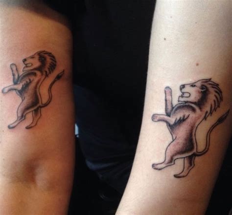 A great detail that the eyes of the lion match the nail color. 66 Amazing Mother Daughter Tattoos | StayGlam