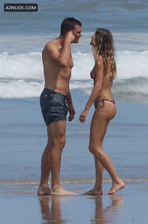 Gisele Bundchen Sexy During Her Costa Rican Vacation With Husband Tom