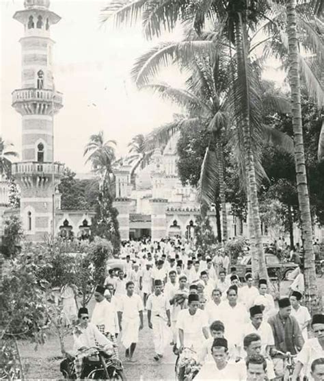 What are the prayer times for kuala lumpur in malaysia ? After Friday prayers at Masjid Jamek, Kuala Lumpur in 1957 ...