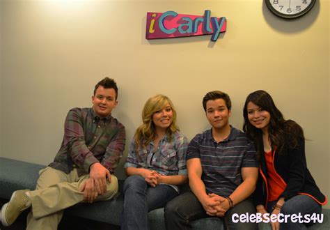 Read on to know more about the icarly cast and the new concept of the show. Exclusive: iCarly Cast Opens Up About The Series Finale, "iGoodbye" (@iCarly, @DanWarp) - Celeb ...