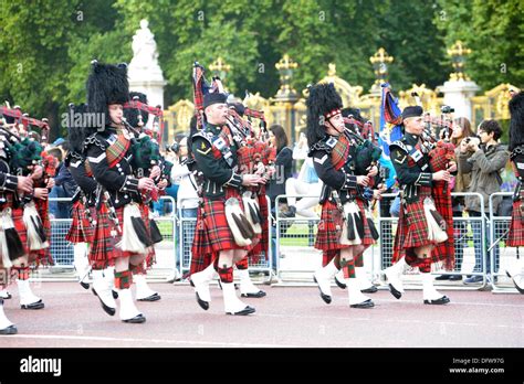 London Uk 9th October 2013 Commonwealth Games Baton Relay 2014 Sir