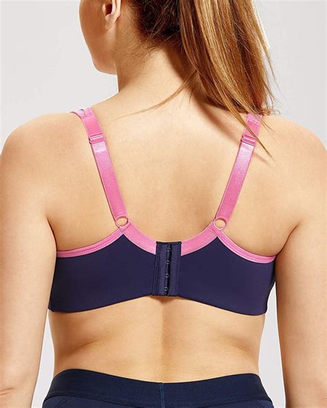 20 Best Back Closure Sports Bras in 2020 | Daves Fashions