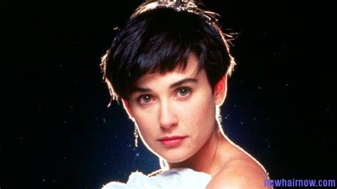 This beautiful lass that always steals hearts when she steps on there are plenty of shorter and longer styles she's rocked over the years and today we are going to cover it in this article. Demi Moore - Short Hairstyle - New Hair Now