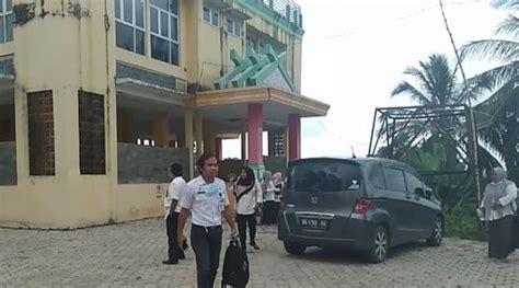 Kepala bidang mitigasi gempabumi dan tsunami bmkg, daryono, mengungkapkan gempa di bengkulu disebut sebagai gempa kembar atau gempa doublet. Gempa Bengkulu Terasa di Jambi, Pegawai Berhamburan: Mati ...