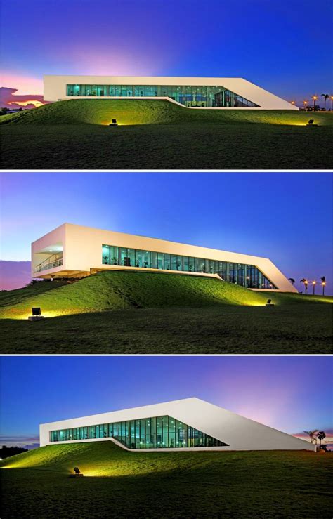 Linear Architectural Form Of This Building Stands Out이미지 포함