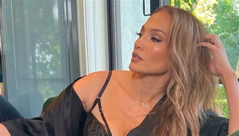 Jennifer Lopez Instagram Photo In Italian Lingerie Is Breathtaking Dilei Oicanadian