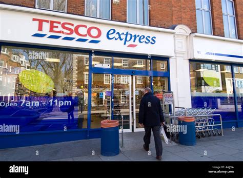 Tesco Express London England Uk Stock Photo Alamy