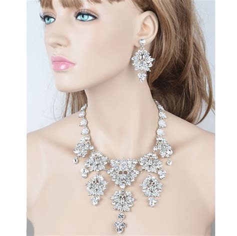 Trendy Rhinestone Skull Necklace And Earrings Set