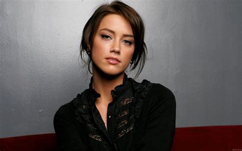 Download Celebrity Amber Heard Hd Wallpaper