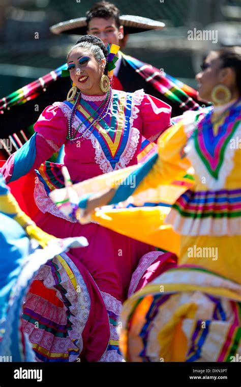 Traditional Mexican Dance Hi Res Stock Photography And Images Alamy