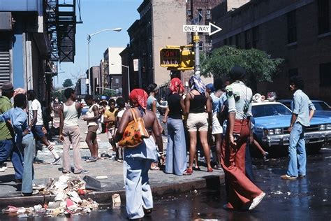New York Citys Historic Summer Of 1977 In Photos