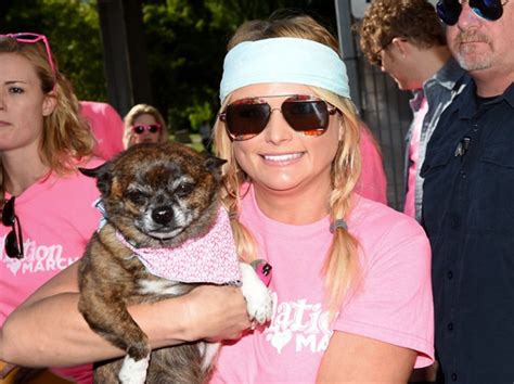 Miranda Lamberts Muttnation Charity Donated 189000 To Animal Shelters