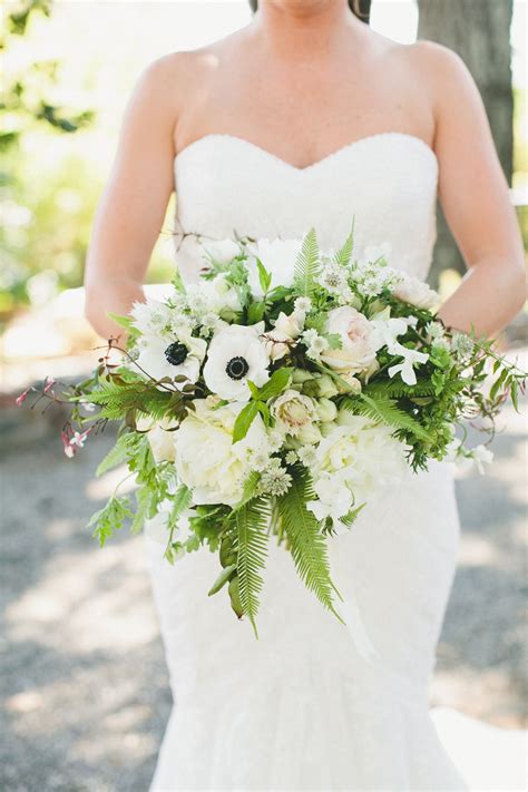 25 Anemone Wedding Bouquets For Every Type Of Bride In 2021 White