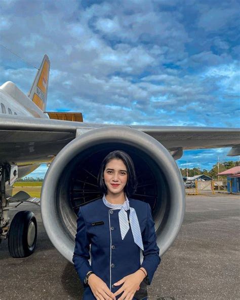 11 Foto Serda Adhini Prajurit Tni Au Yang Jadi Pramugari Pesawat Presiden Rambut Bondol Atau