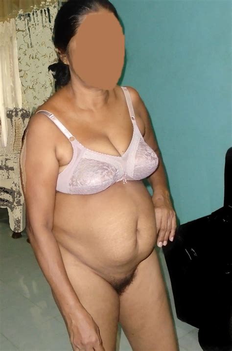 Pakistani Xnxx Desi Bhabhi Hot Nude Photo Album Masala Actress Sona Hot