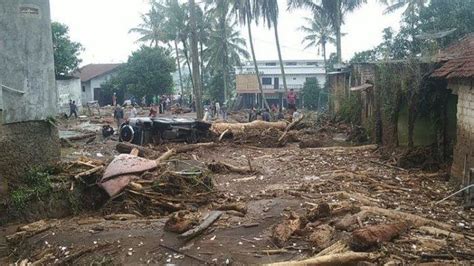 Banjir bandang terbesar di india, hingga hanyutkan sawah milik warga. Fakta di Balik Banjir Bandang Sukabumi, Tinggi Capai 6 ...