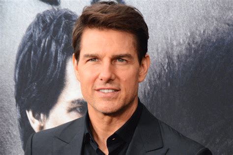 Актер, продюсер, сценарист, режиcсер рост: OMG: stunt van Tom Cruise voor Mission Impossible loopt ...