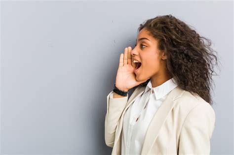 Premium Photo Young African American Business Woman Shouting And