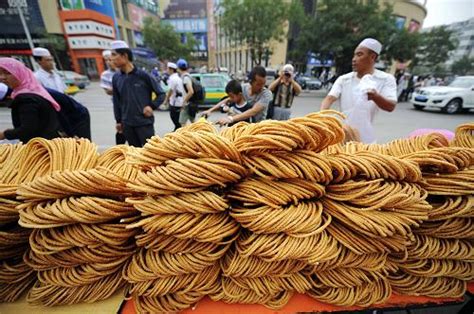 People prepare various types of desserts on this day and distribute them among their close ones. Muslim food popular on Eid al-Fitr _ China.org.cn