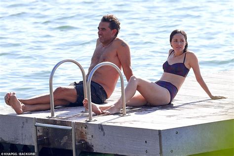 Rose Byrne And Bobby Cannavale Enjoy A Day At The Beach In Sydney Hot Lifestyle News