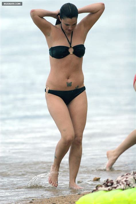 Drew Barrymore Nude Wears Black Bikini On The Beach Nudbay