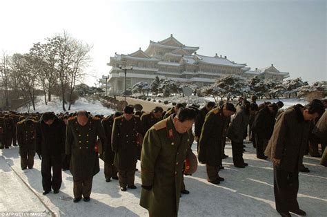 Kim Jong Un North Korean Mourners Pack Pyongyang Plaza To Anoint New Supreme Leader Daily