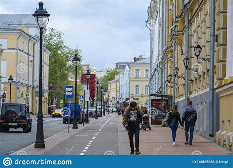 Pedestrians On Moscow Street Editorial Photo Image Of Area Scenery