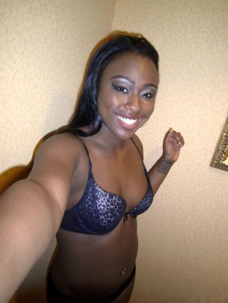 Hot Ebony Amateur Cashmere Minage Exhibits Her Medium Tits Smooth Sexy Ass Pornpics Com
