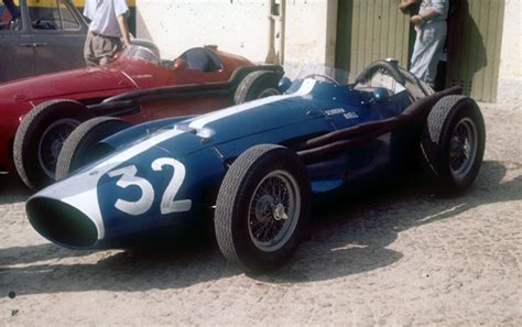 To increase participation, the organizers opened the field to formula 2 cars. Gauld on the 250F, Ecurie Ecosse Tour